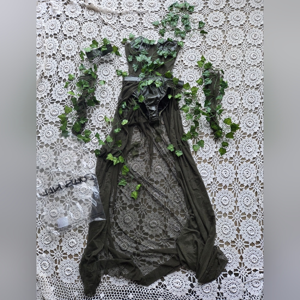 Dolls Kill Trickz N' Treatz Out Of The Woods Nymph Costume | Poison Ivy